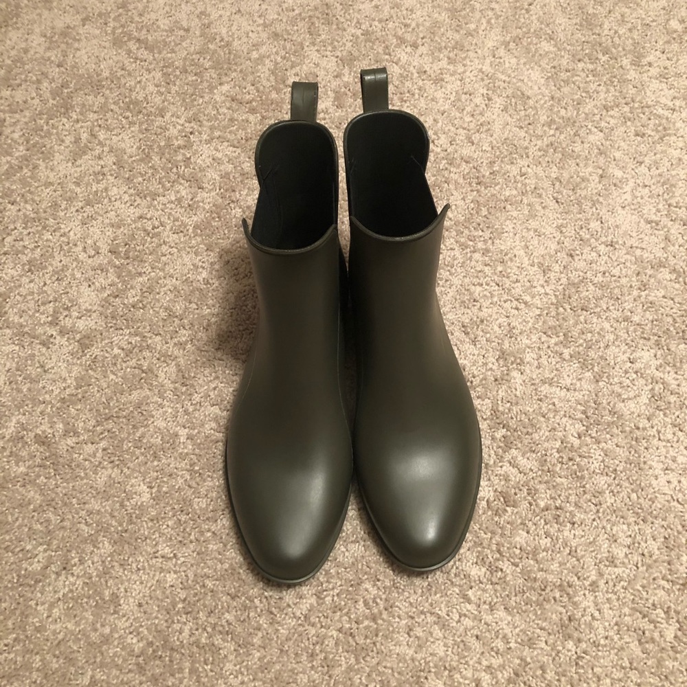 Green Chelsea Boots